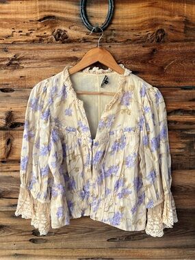 LOVE SAM | Cream Blouse with Lavender Floral Print L